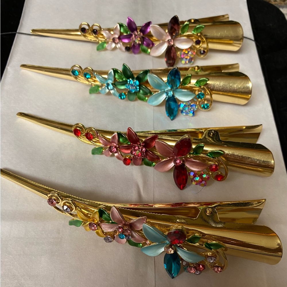 Beautiful Set of 4 Large Metal Alloy/Crystal Decorated Hair Clips Gold-tone Used